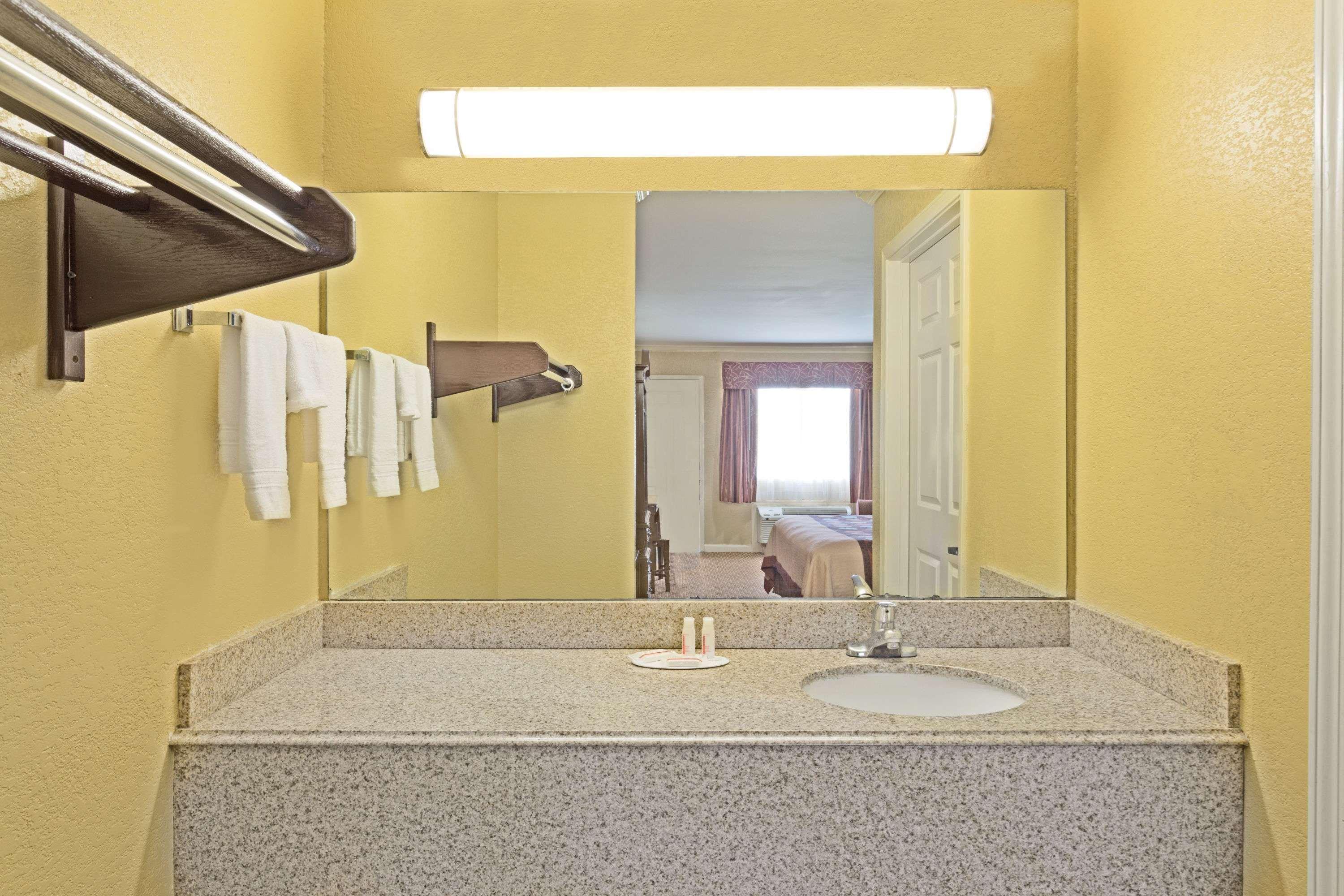 Super 8 By Wyndham Covington Ξενοδοχείο Εξωτερικό φωτογραφία